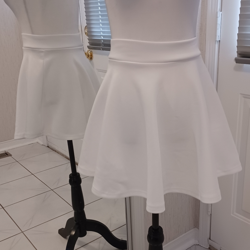 4/$60 New White Mini Skirt - Size Small